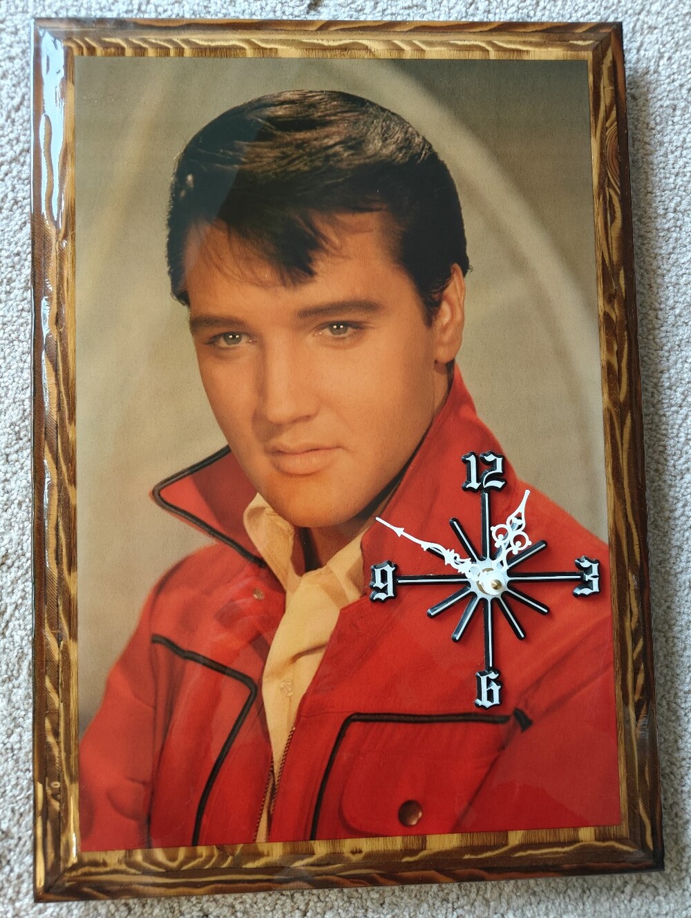 Vintage Elvis Presley wall clock adorned with a portrait of Elvis Presley